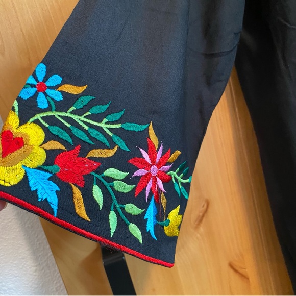 Beautiful embroidered rayon dress - Picture 5 of 8